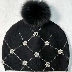 Pearl & Bead Flowers Fur Pom Pom Beanie Hat, Black
NWT

100%WOOL
100%LAINE